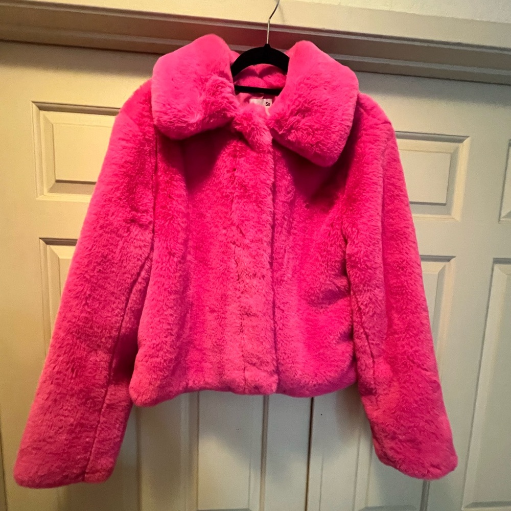 🩷Super Soft Cute Crop Style Faux Fur Pink Jacket Large - worn once